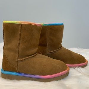 Ugg youth sz 2 brown rainbow border